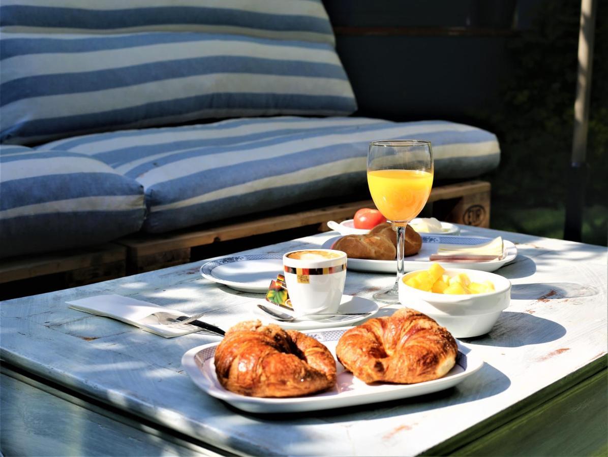 ל'אסטרטיט Pension Hostel Costa Brava מראה חיצוני תמונה