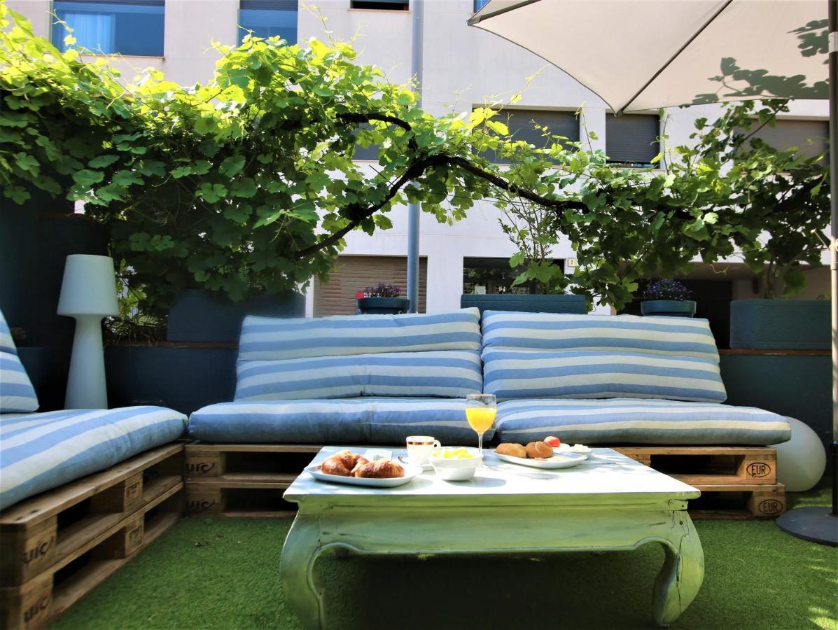 ל'אסטרטיט Pension Hostel Costa Brava מראה חיצוני תמונה