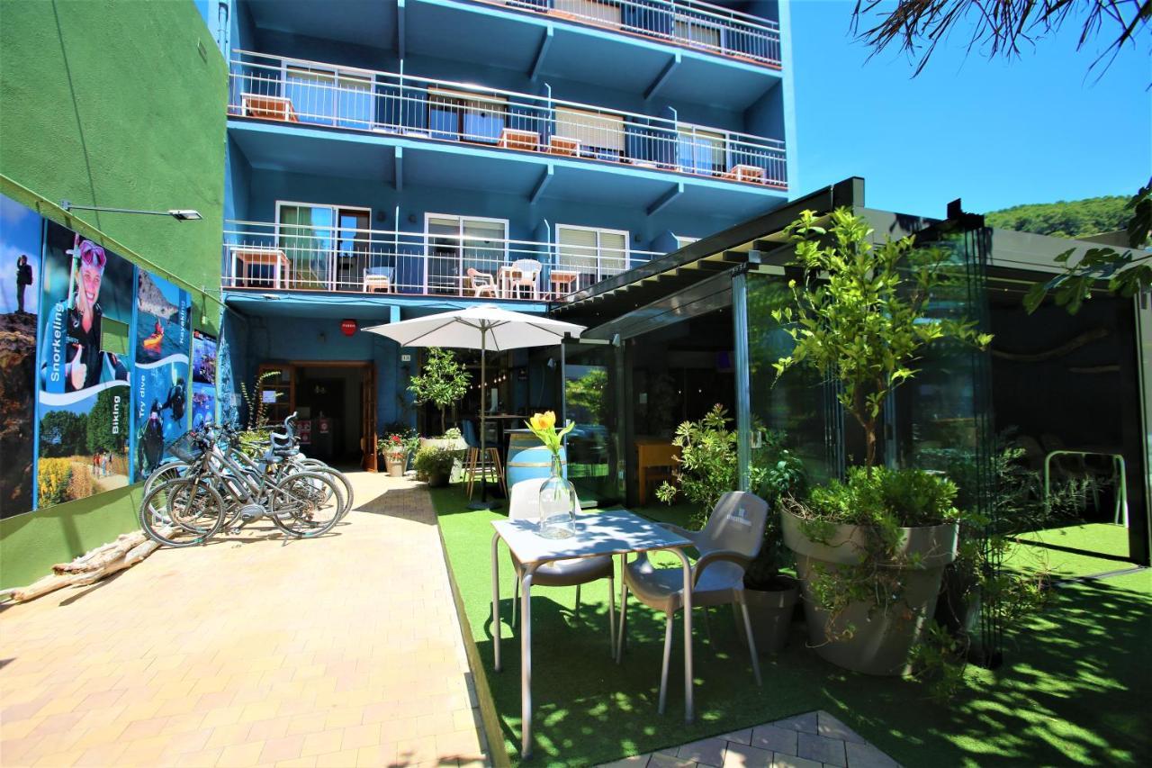 ל'אסטרטיט Pension Hostel Costa Brava מראה חיצוני תמונה