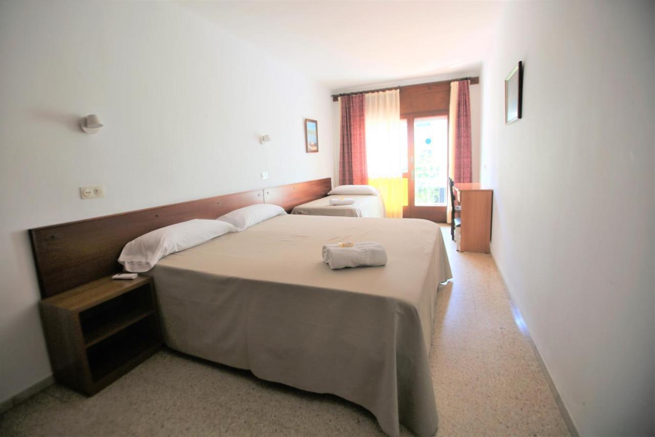 ל'אסטרטיט Pension Hostel Costa Brava מראה חיצוני תמונה
