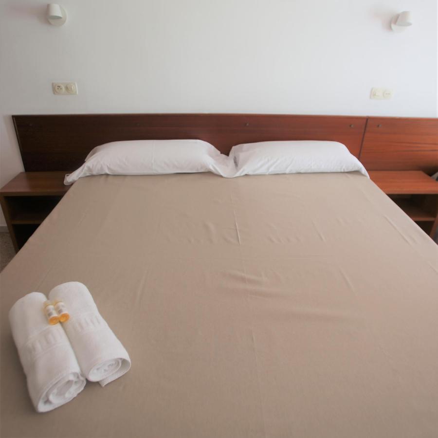ל'אסטרטיט Pension Hostel Costa Brava מראה חיצוני תמונה