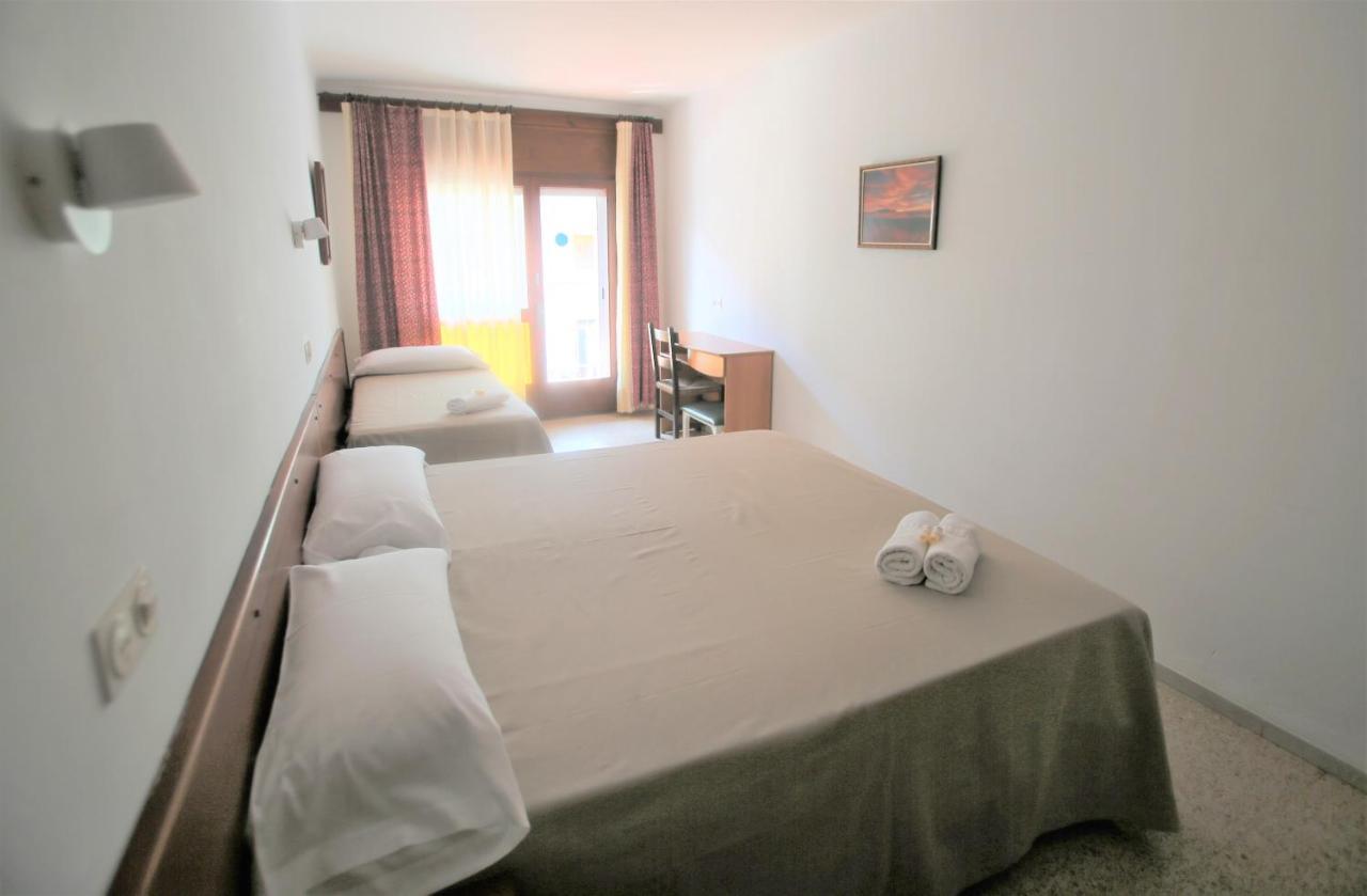 ל'אסטרטיט Pension Hostel Costa Brava מראה חיצוני תמונה