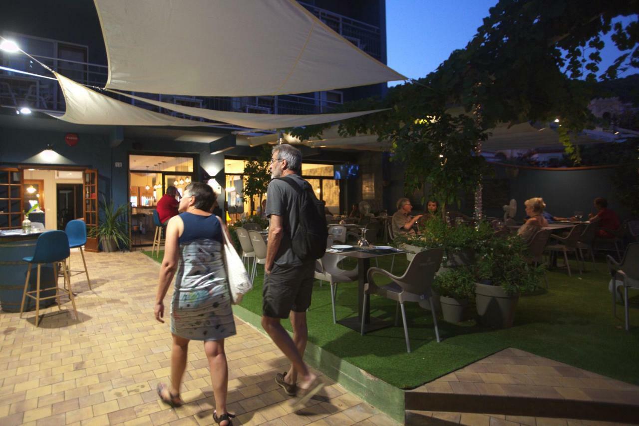 ל'אסטרטיט Pension Hostel Costa Brava מראה חיצוני תמונה