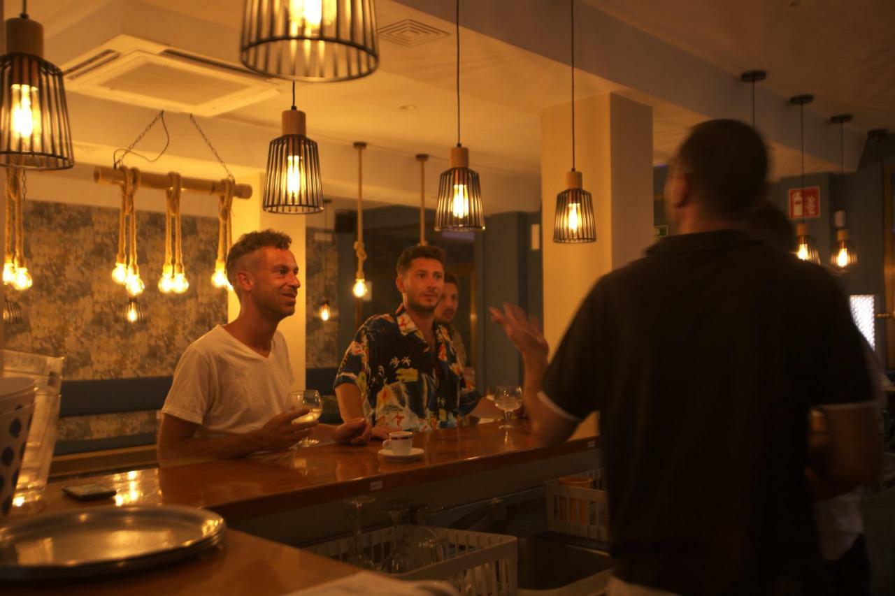 ל'אסטרטיט Pension Hostel Costa Brava מראה חיצוני תמונה