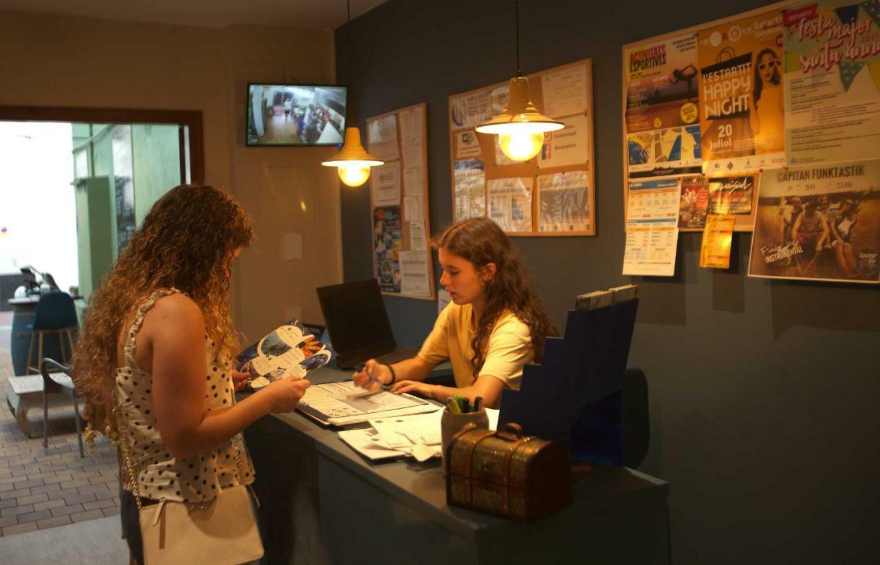 ל'אסטרטיט Pension Hostel Costa Brava מראה חיצוני תמונה