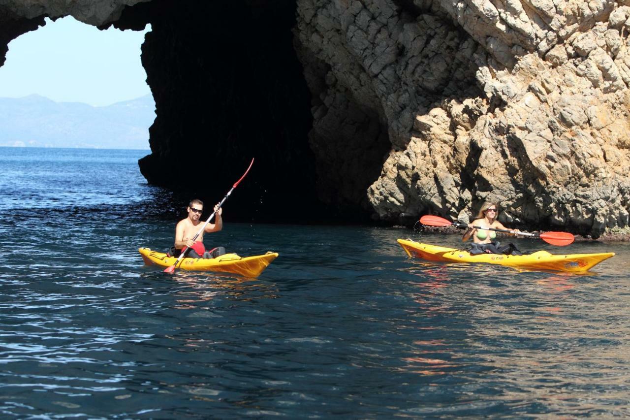 ל'אסטרטיט Pension Hostel Costa Brava מראה חיצוני תמונה